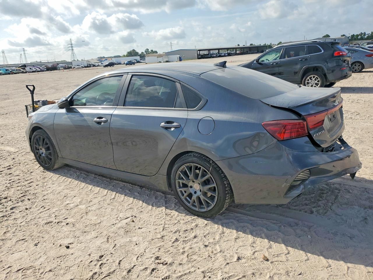 2024 Kia Forte Gt Line - Фото 2