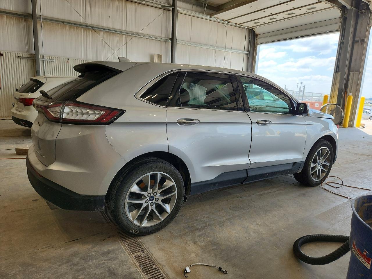 2015 Ford Edge Titanium - Image 3