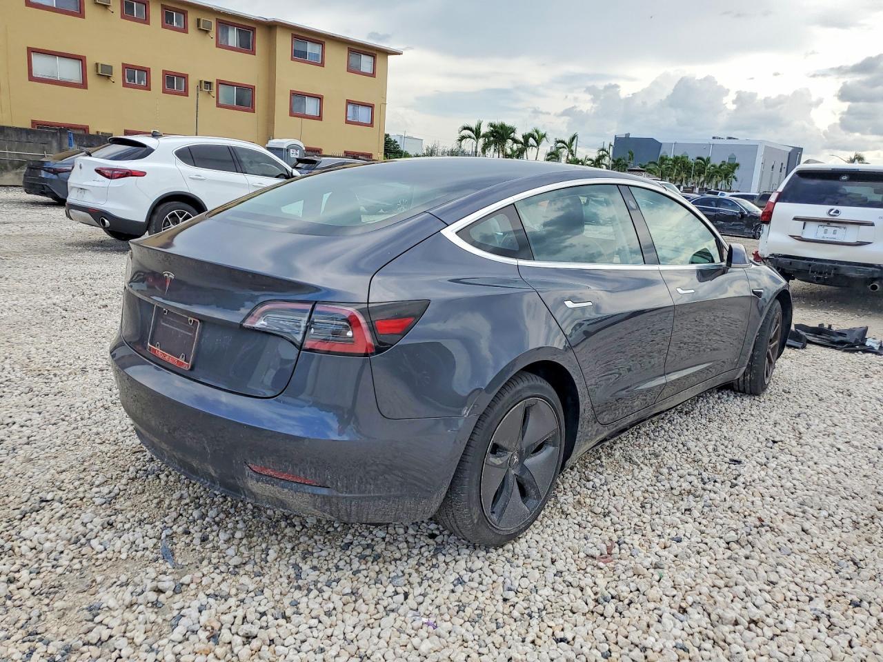 2018 Tesla Model 3 - Image 3