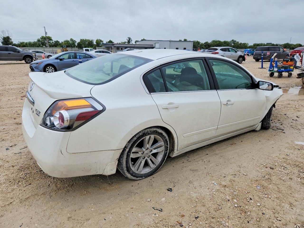 2010 Nissan Altima Sr - Фото 3