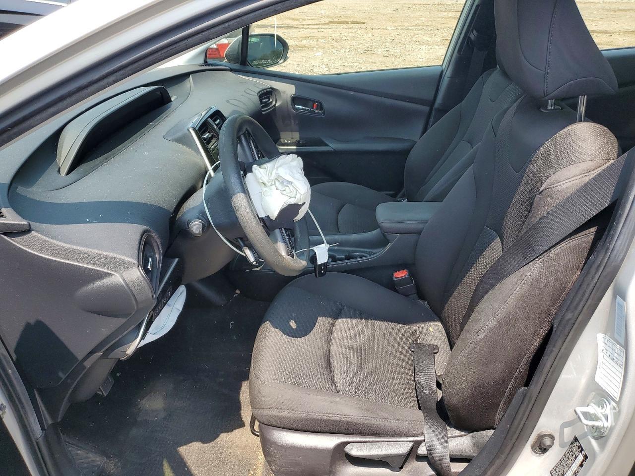 2021 Toyota Prius Le - Image 7