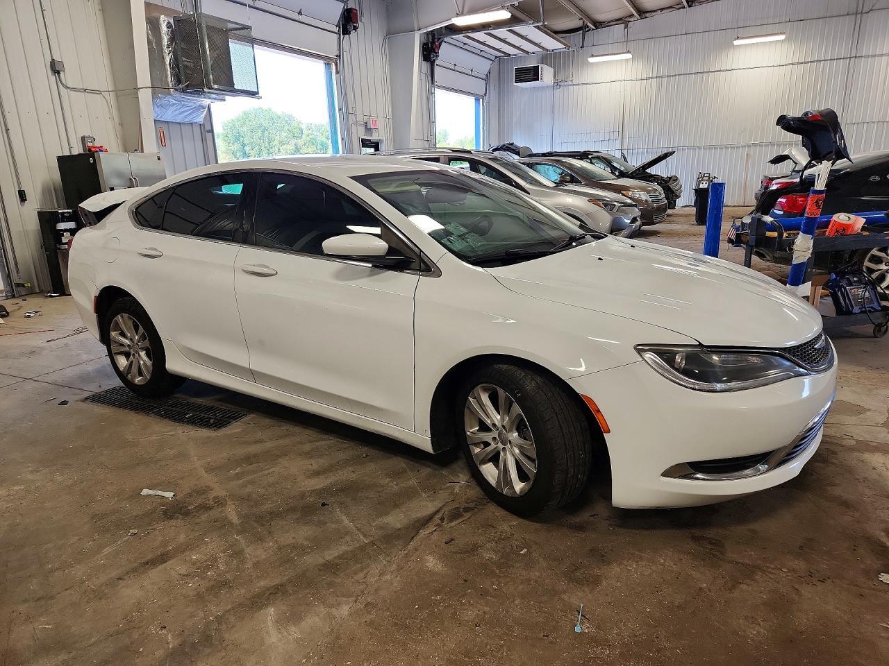 2015 Chrysler 200 Limited - Image 4