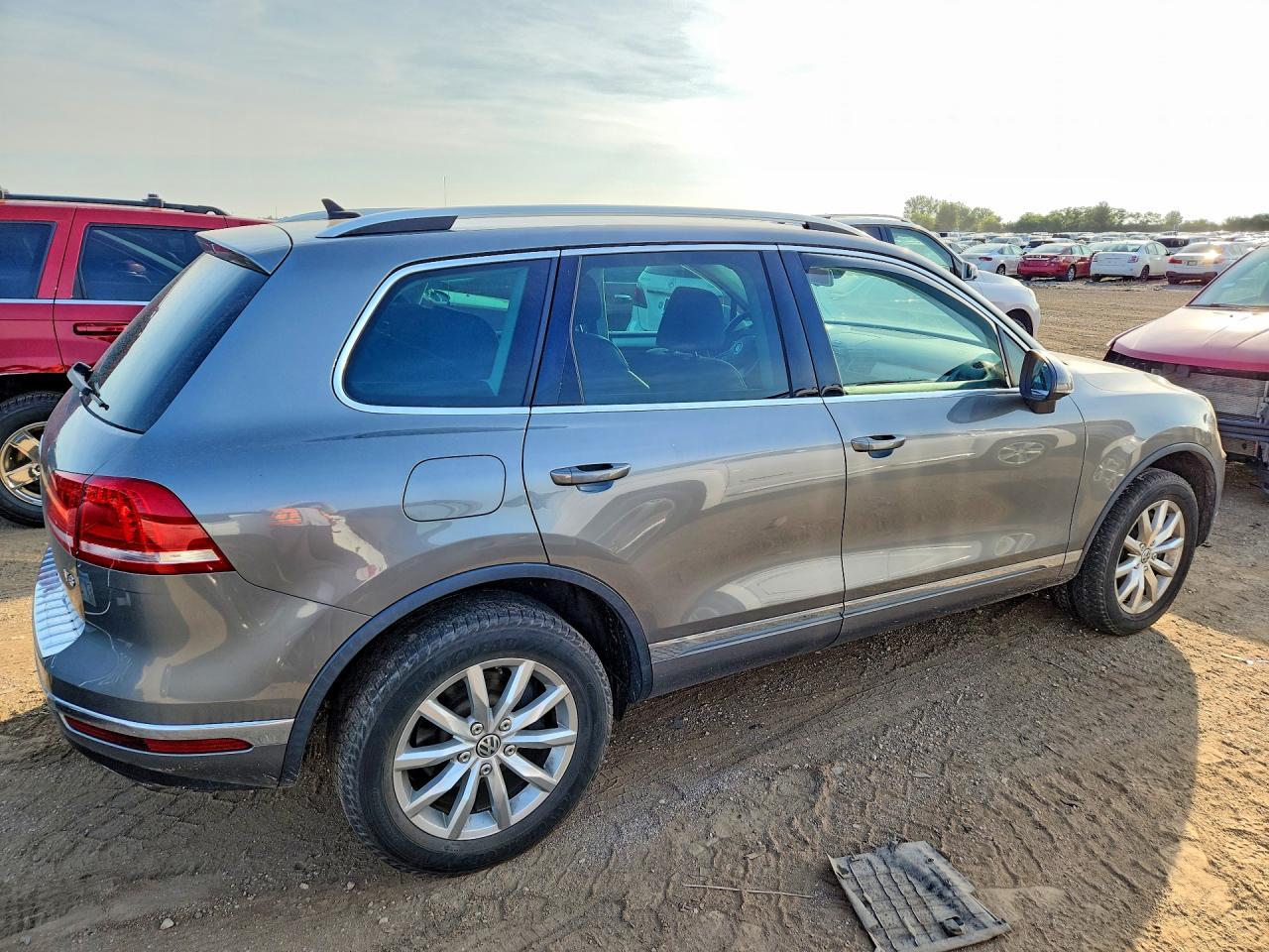 2016 Volkswagen Touareg Sport - Фото 3