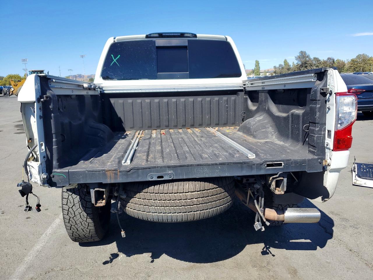 2017 Nissan Titan - Фото 6