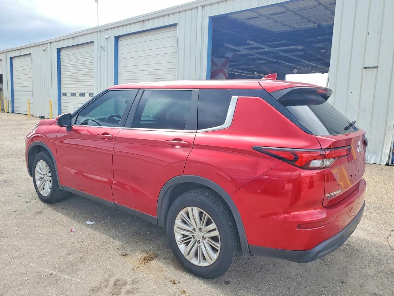 2023 Mitsubishi Outlander Es - Image 2