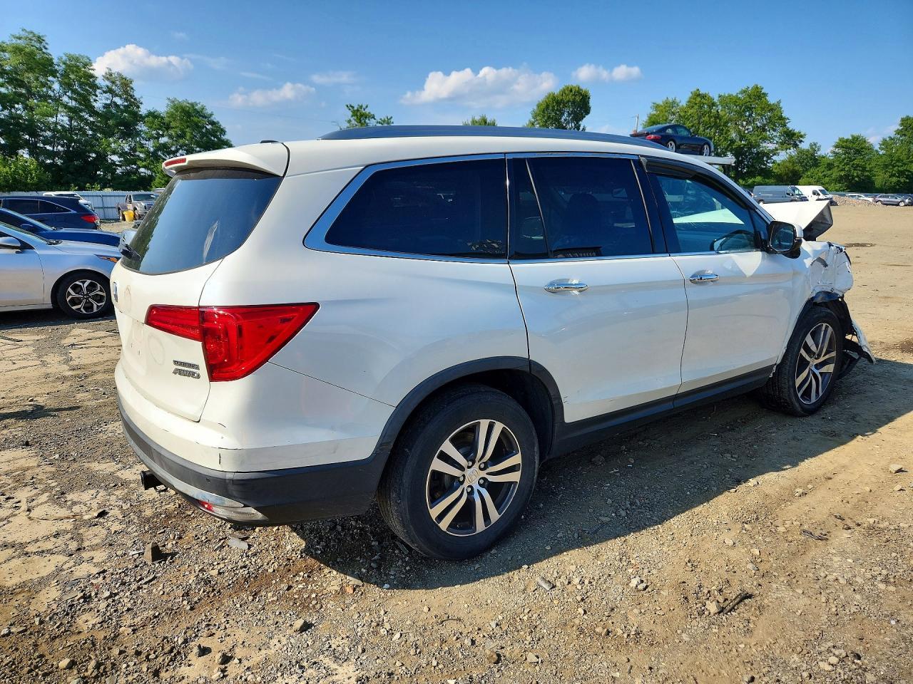 2018 Honda Pilot Touring - Image 3