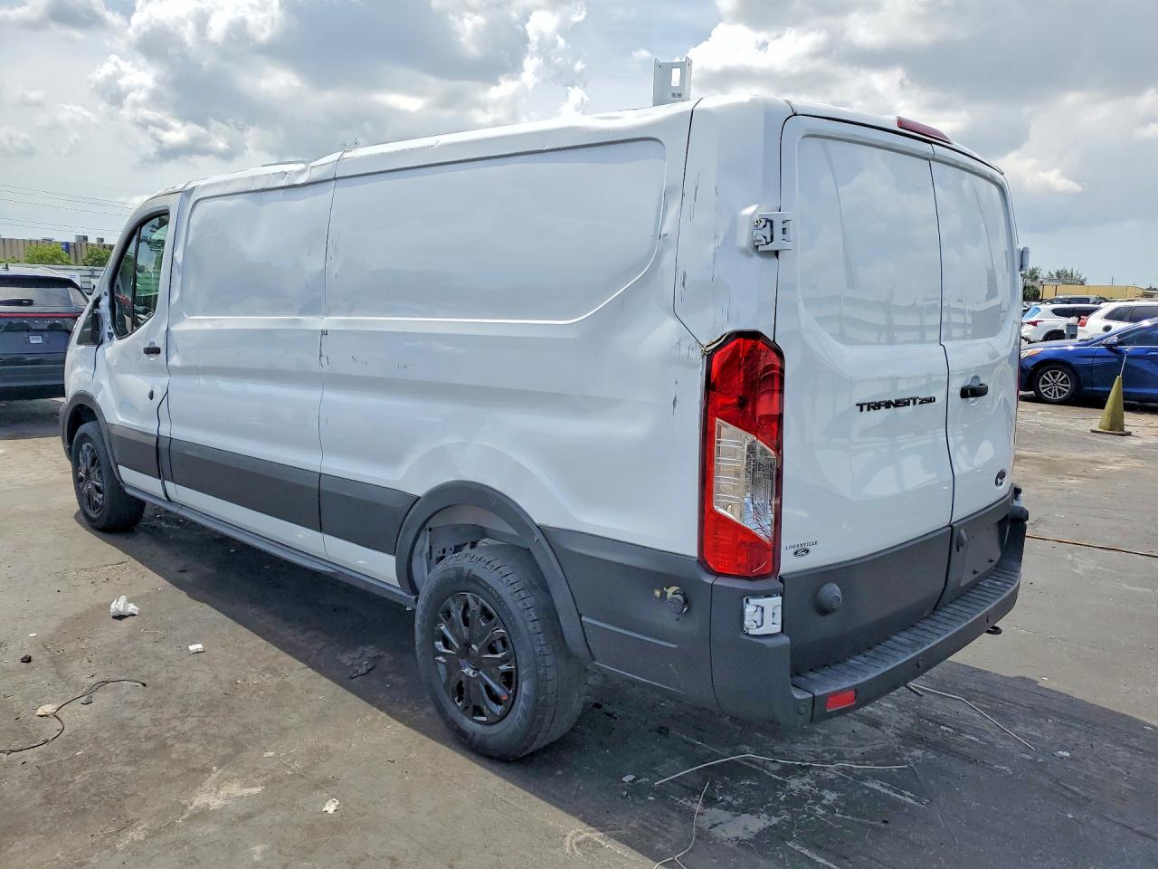 2026 Ford Transit T-250 - Фото 2