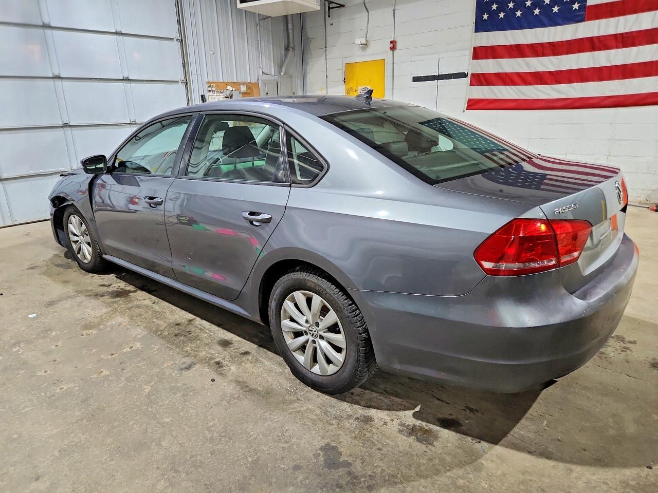2014 Volkswagen Passat S - Фото 2