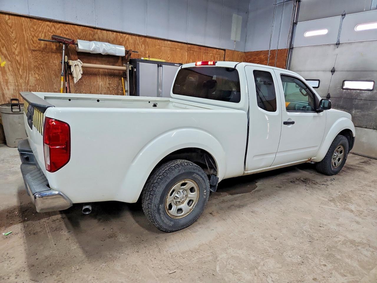 2015 Nissan Frontier S - Фото 3