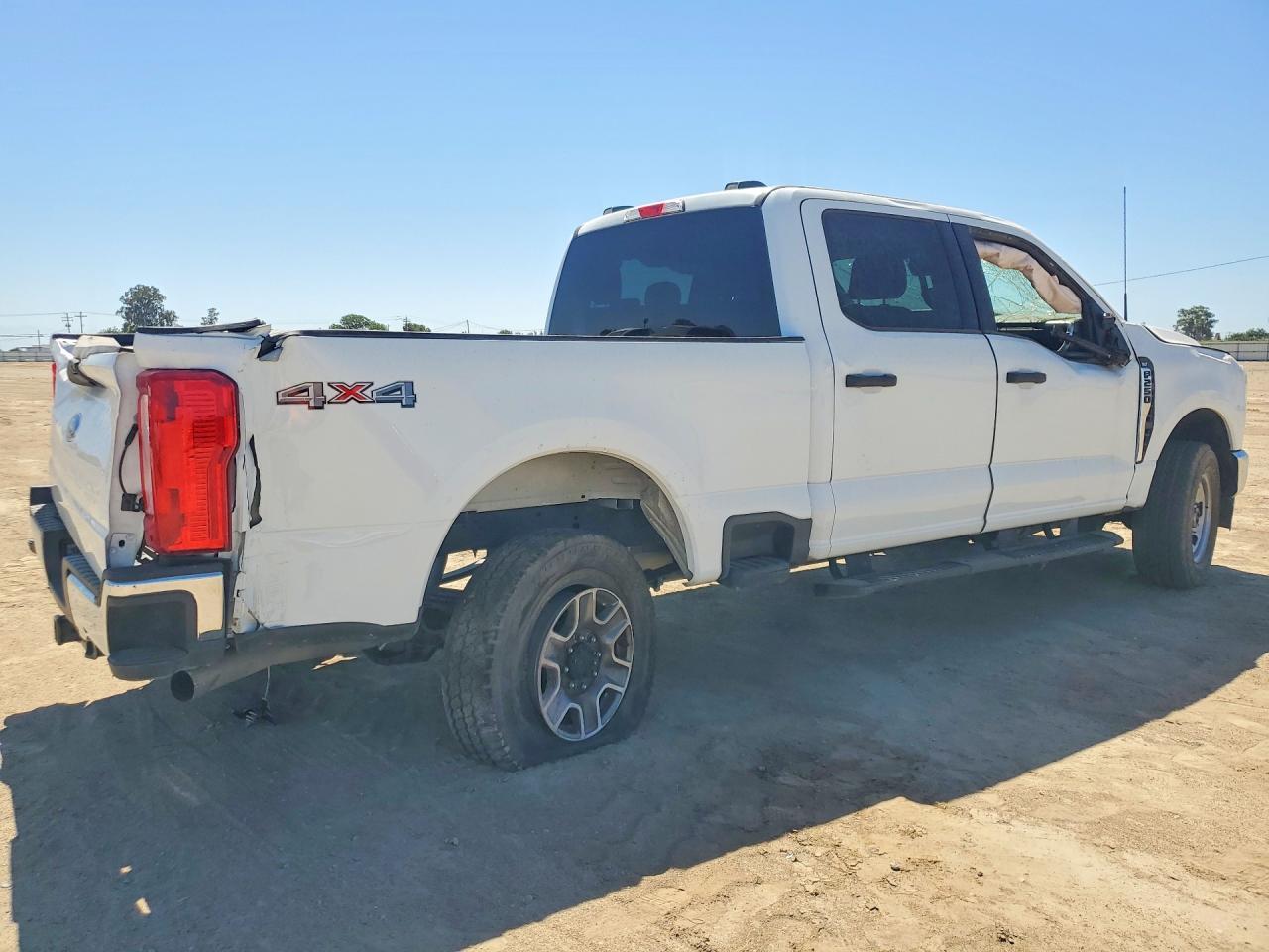 2025 Ford F250 Super Duty - Image 3