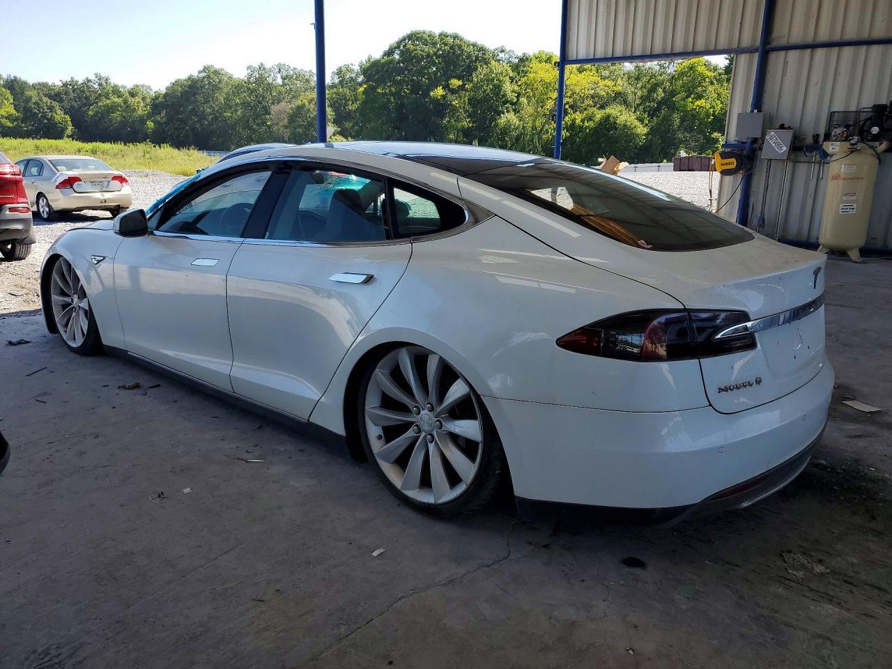 2014 Tesla Model S - Image 2