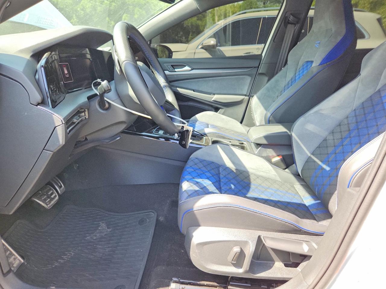 2025 Volkswagen Golf R - Image 7
