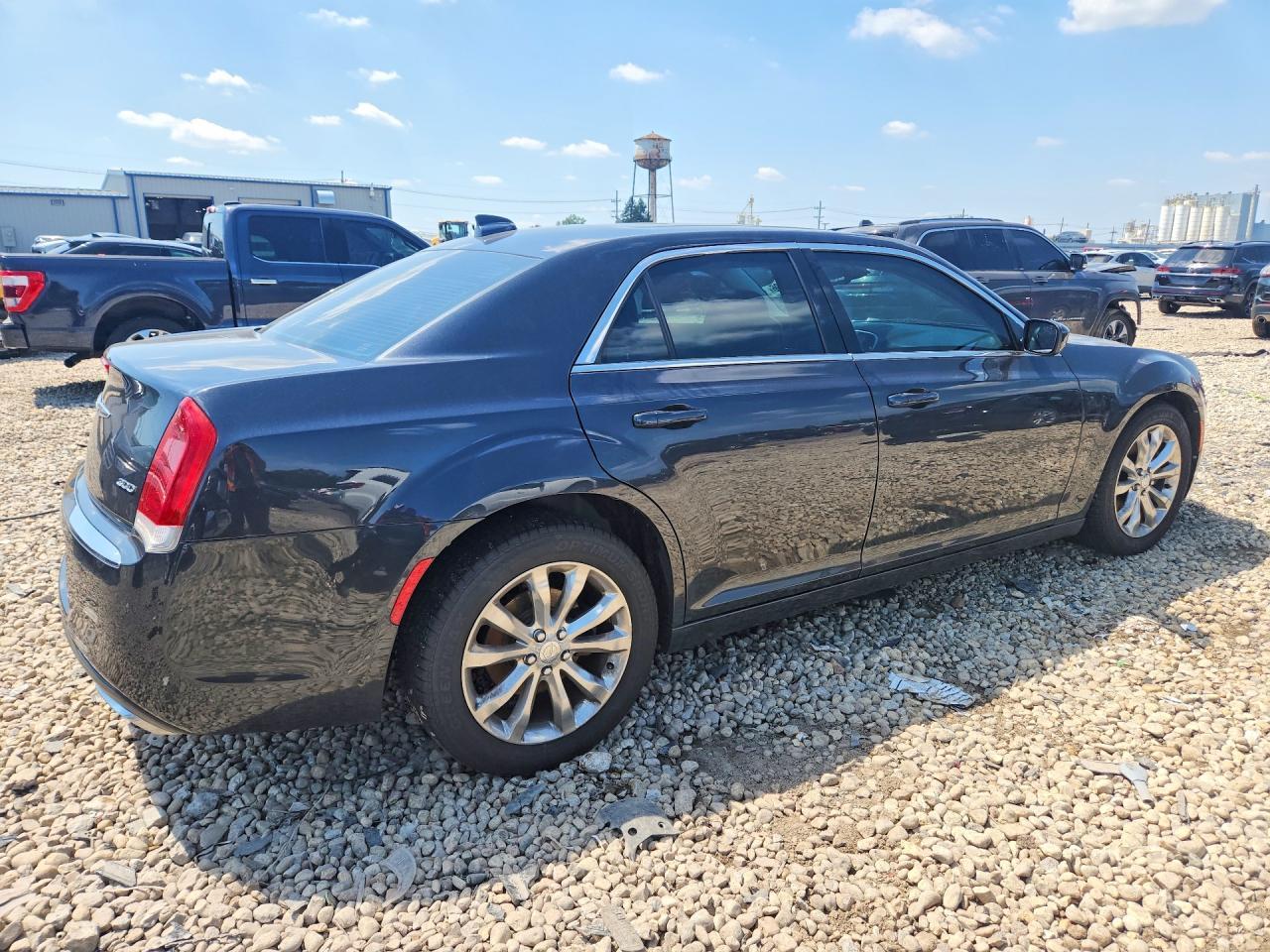 2016 Chrysler 300 Limited - Image 3