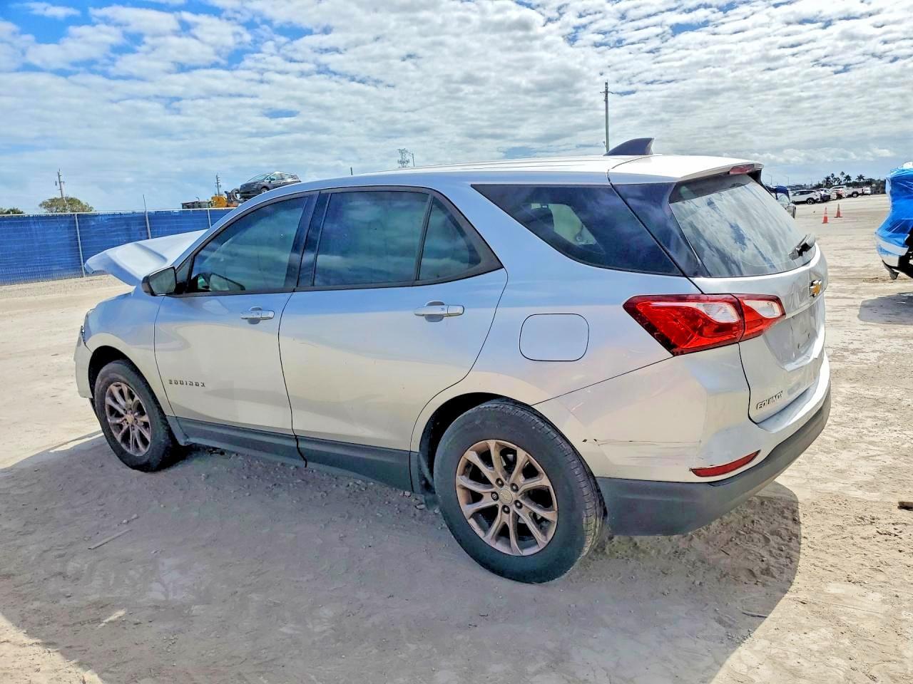 2019 Chevrolet Equinox Ls - Image 2