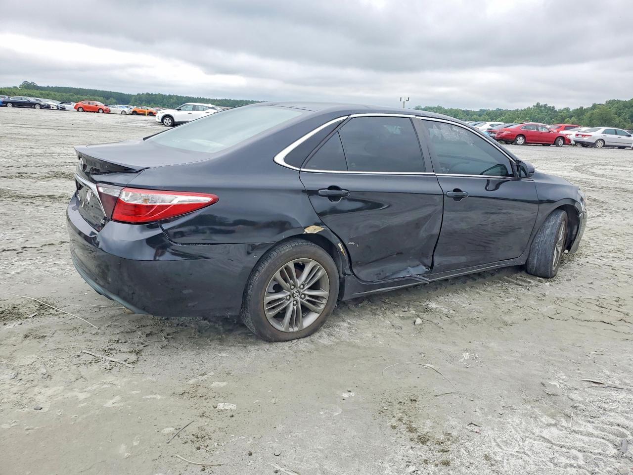 2017 Toyota Camry Se - Фото 3