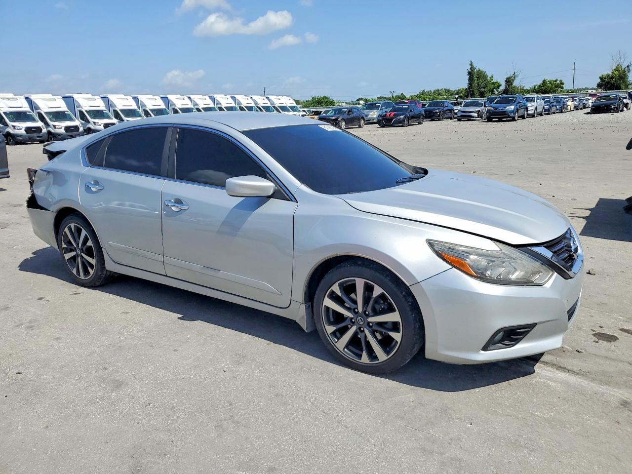 2017 Nissan Altima 2.5 Sr - Image 4