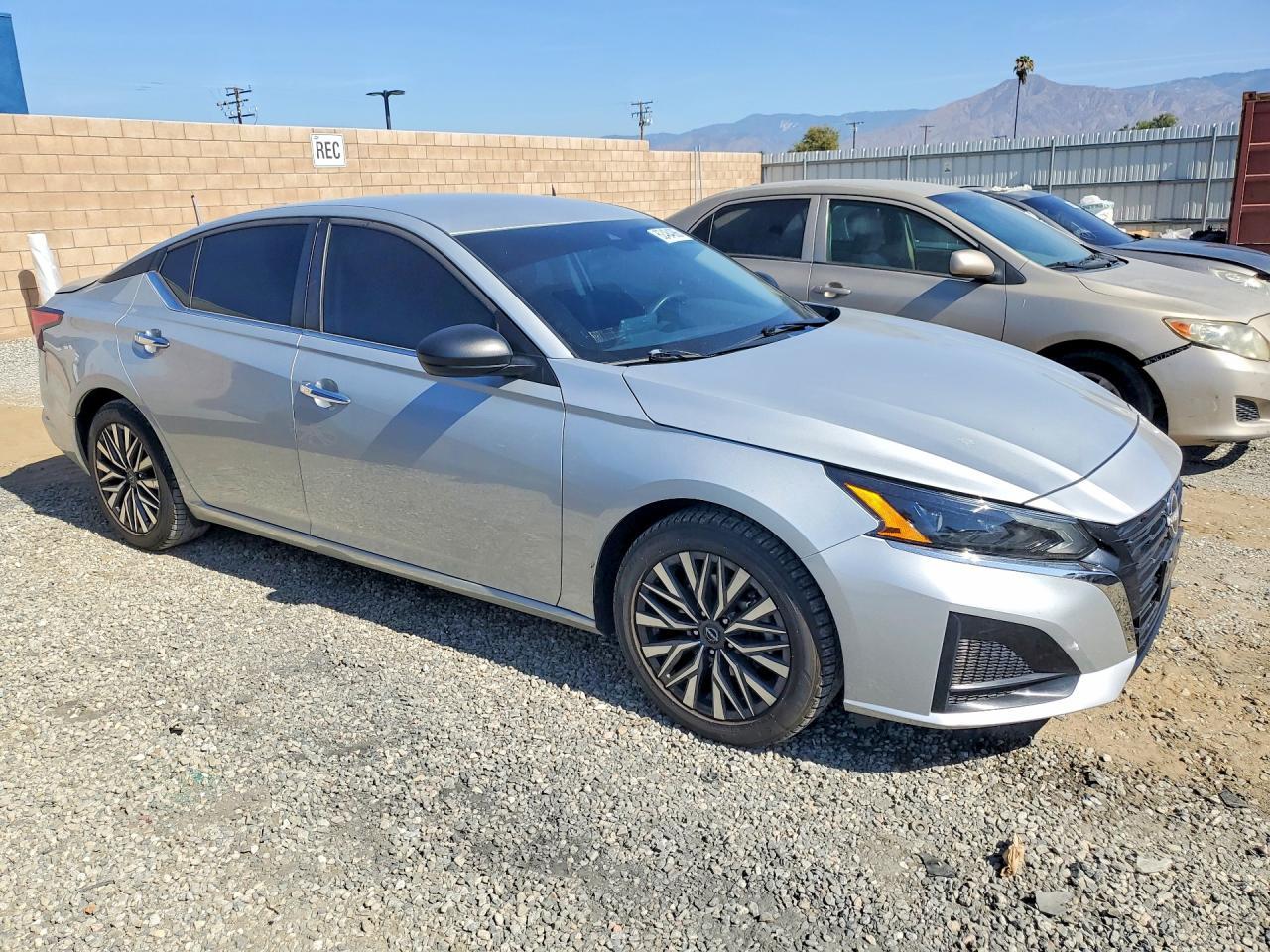 2024 Nissan Altima Sv - Image 4