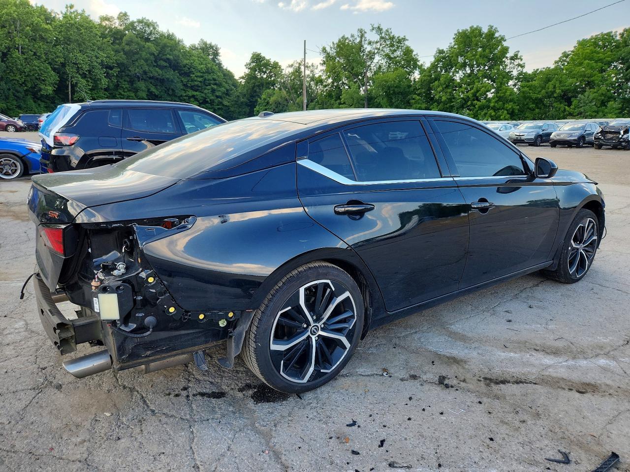 2025 Nissan Altima Sr - Image 3