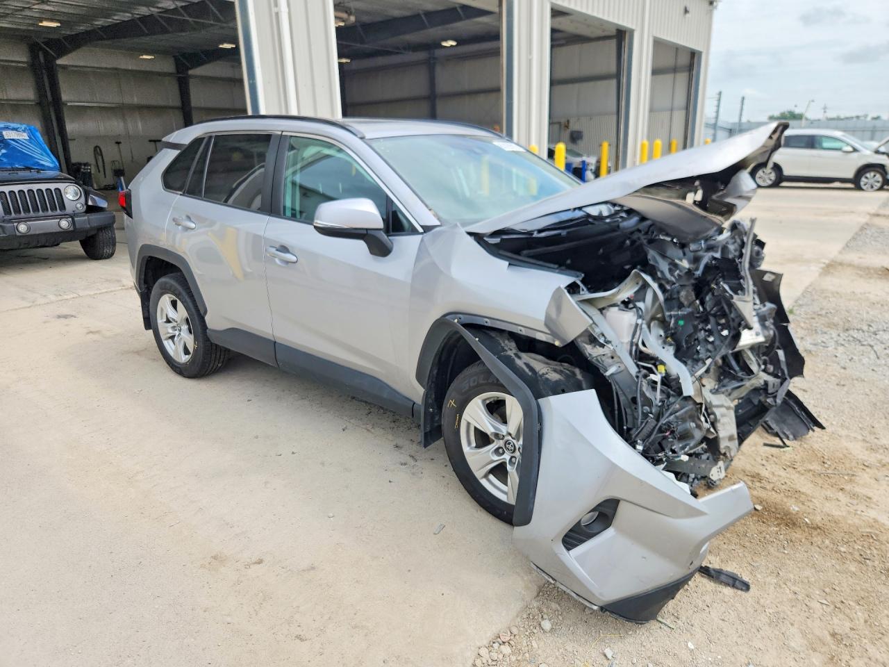 2019 Toyota Rav4 Xle - Image 4