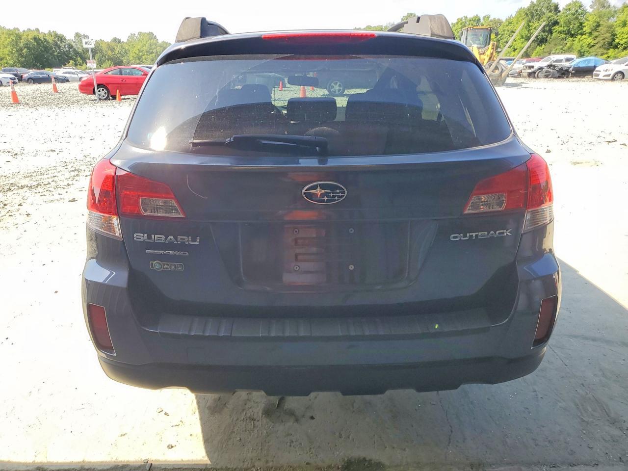 2013 Subaru Outback 2.5I Premium - Image 6