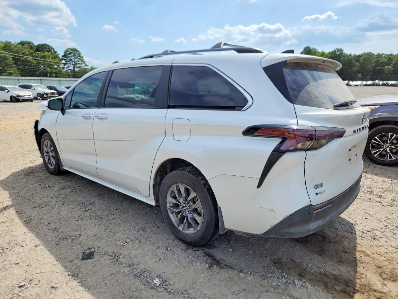 2025 Toyota Sienna Xle 8-Passenger - Фото 2