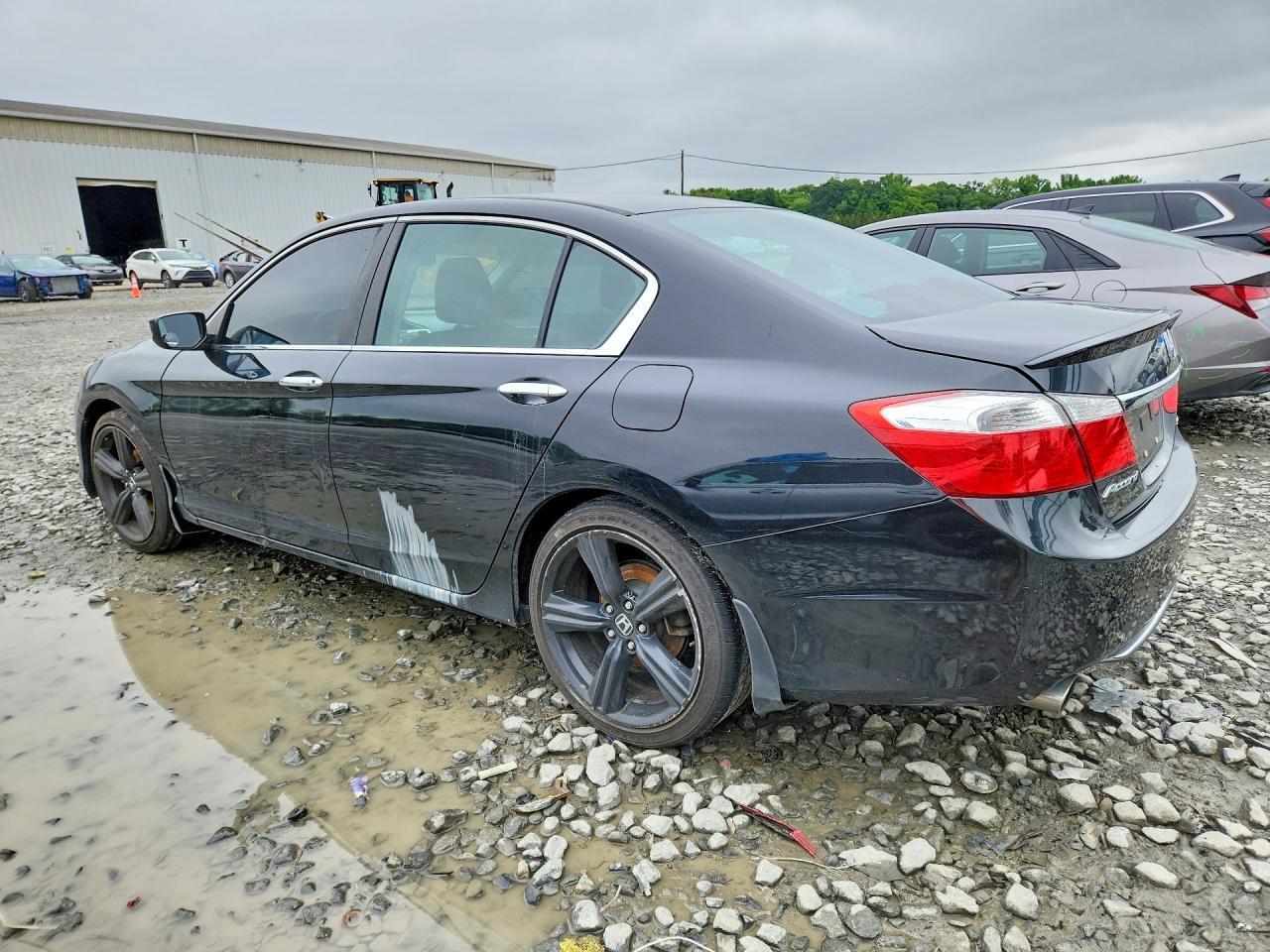 2015 Honda Accord Sport - Image 2