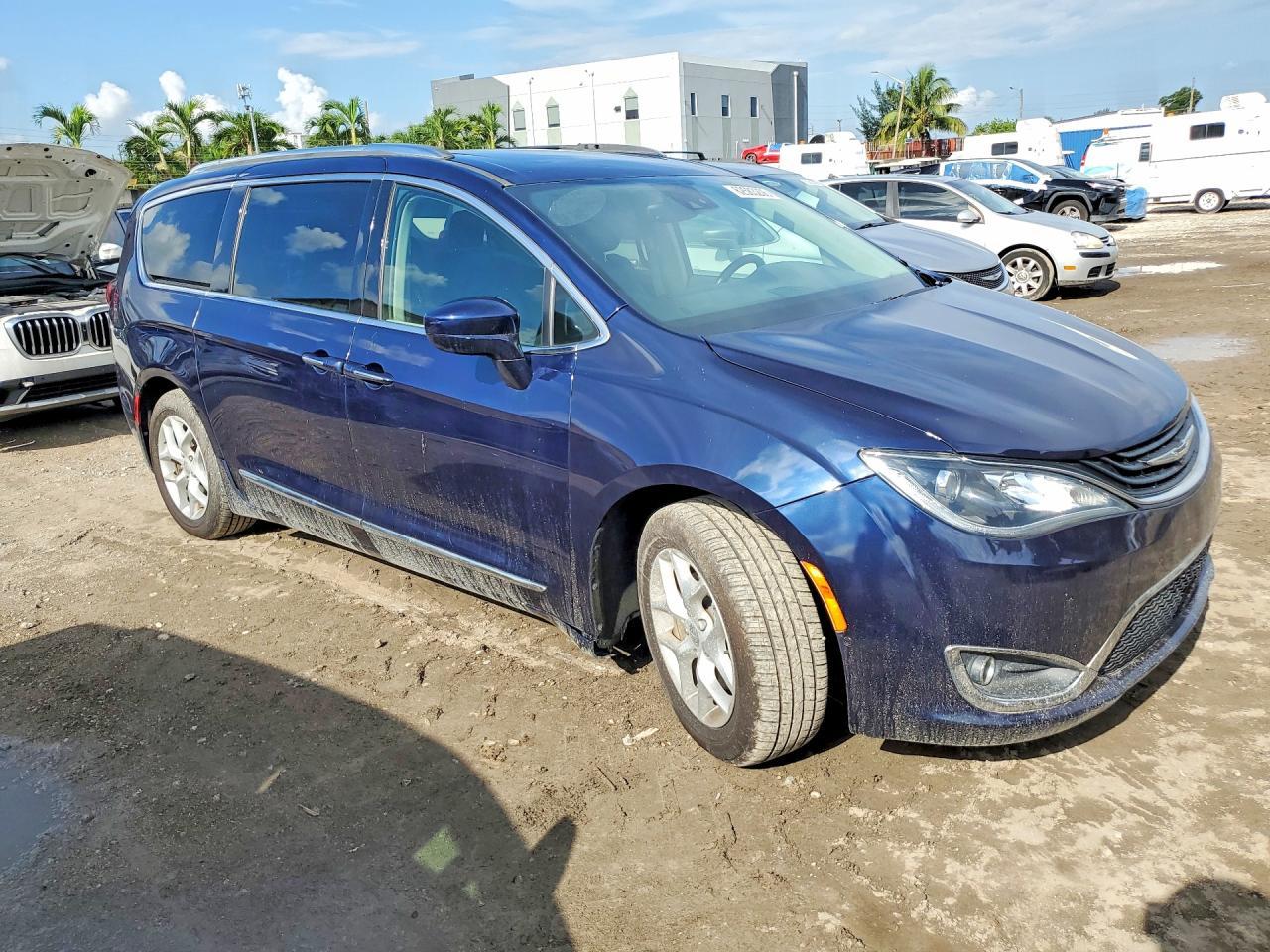 2018 Chrysler Pacifica Touring L Plus - Фото 4