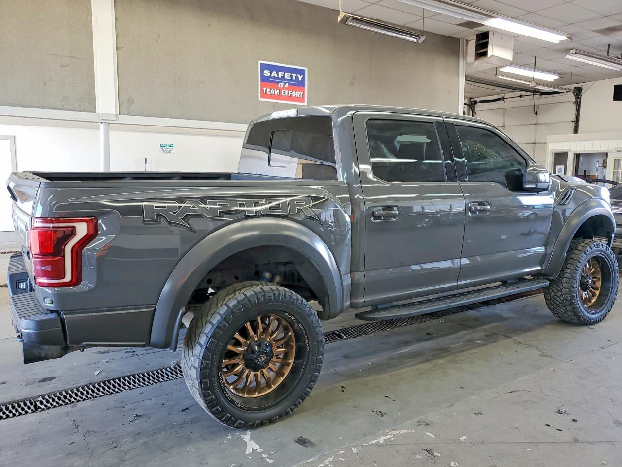 2018 Ford F150 Raptor - Фото 3