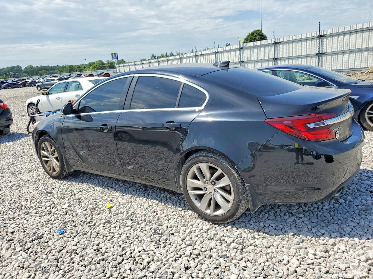 2015 Buick Regal - Image 2