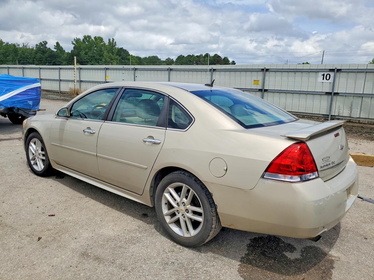 2011 Chevrolet Impala Ltz - Image 2