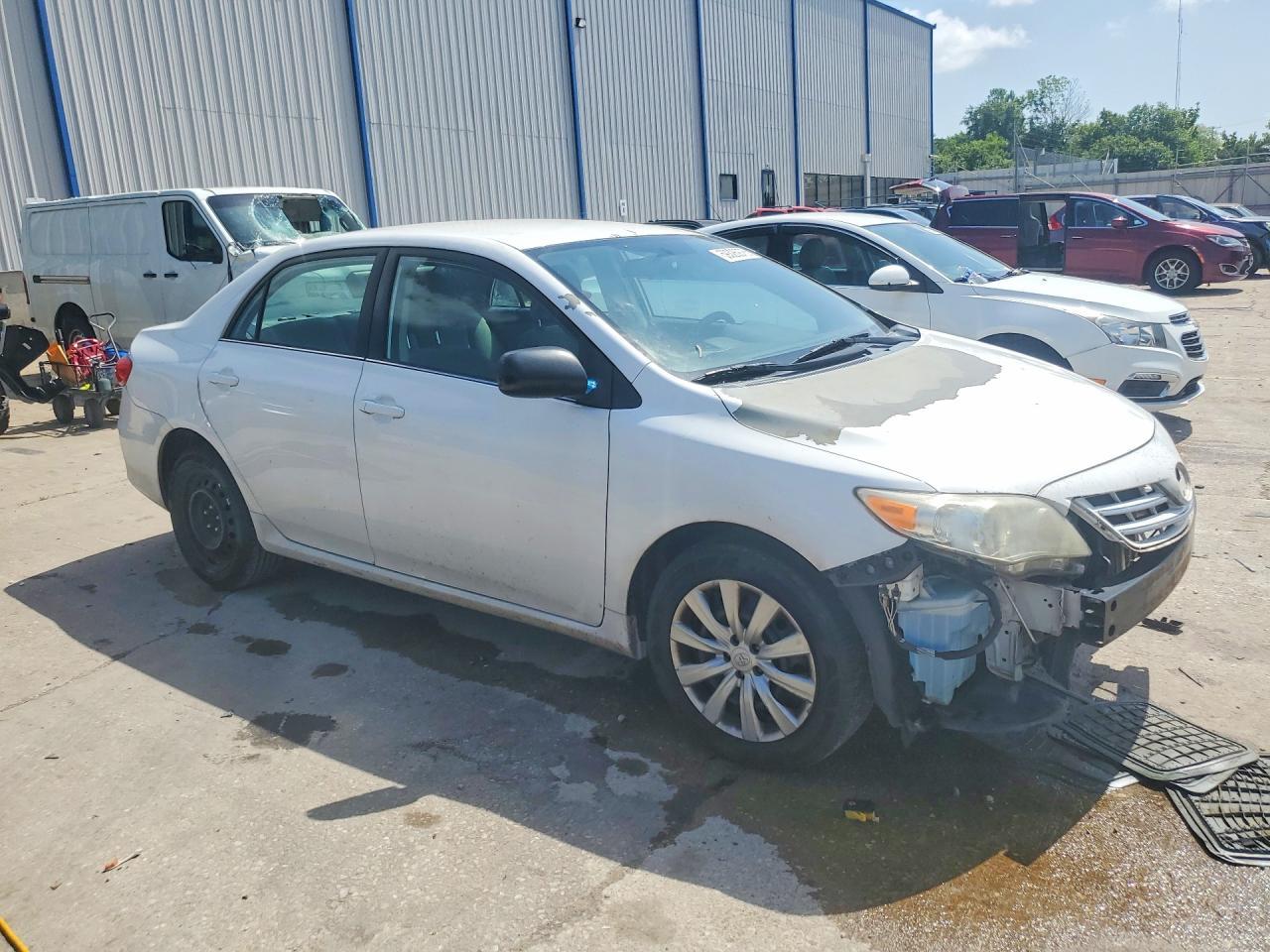 2013 Toyota Corolla Base/S/Le - Фото 4