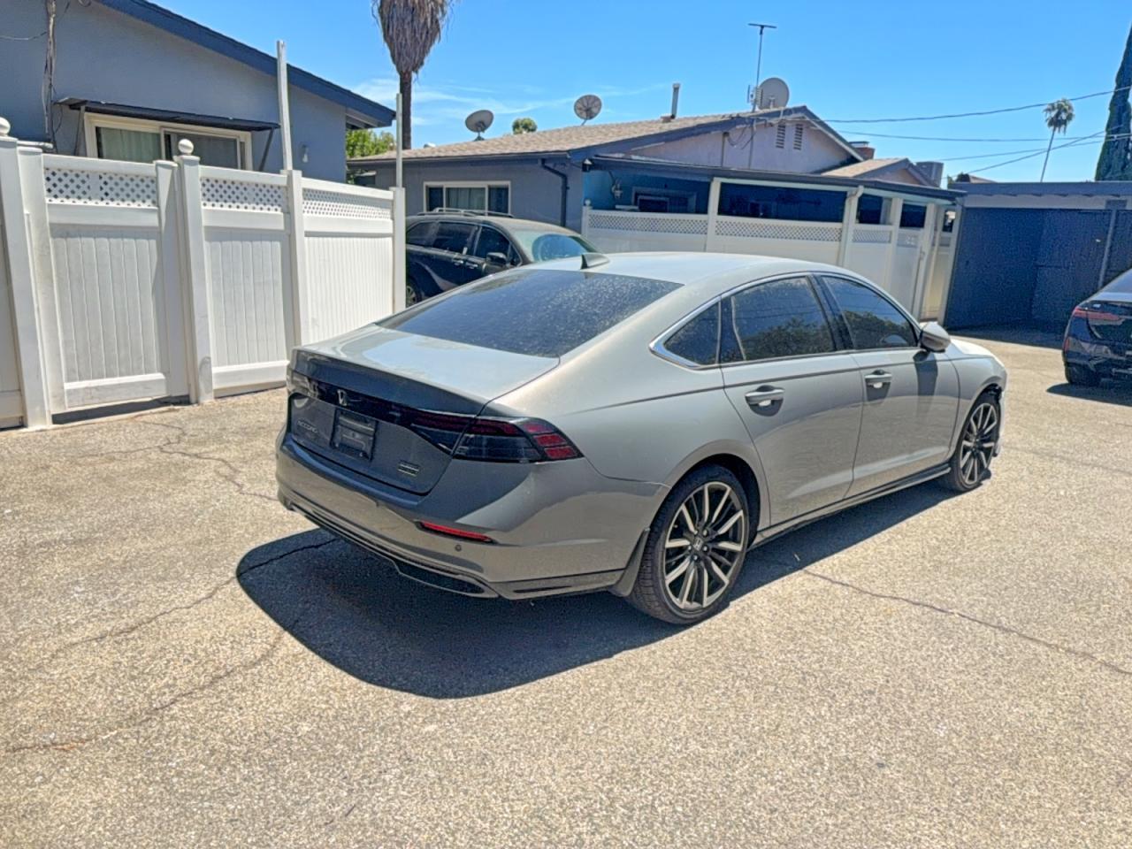 2023 Honda Accord Touring Hybrid - Image 4
