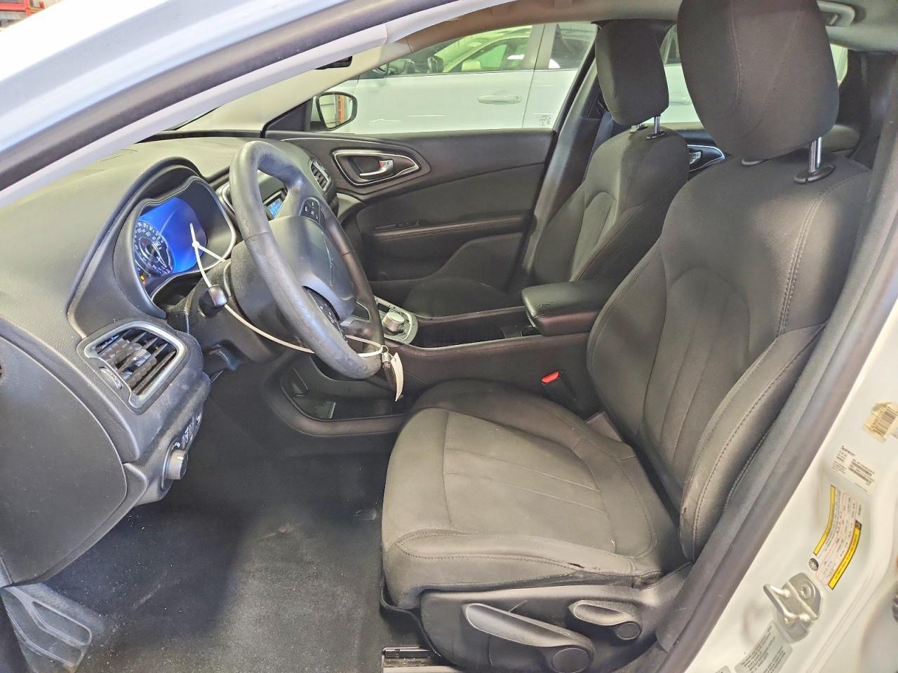 2015 Chrysler 200 Limited - Image 7
