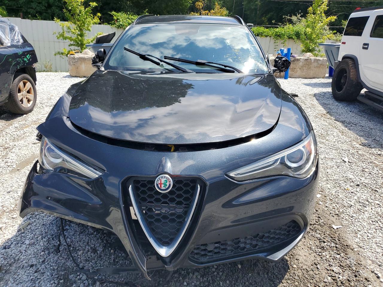 2018 Alfa Romeo Stelvio Ti Sport - Image 5