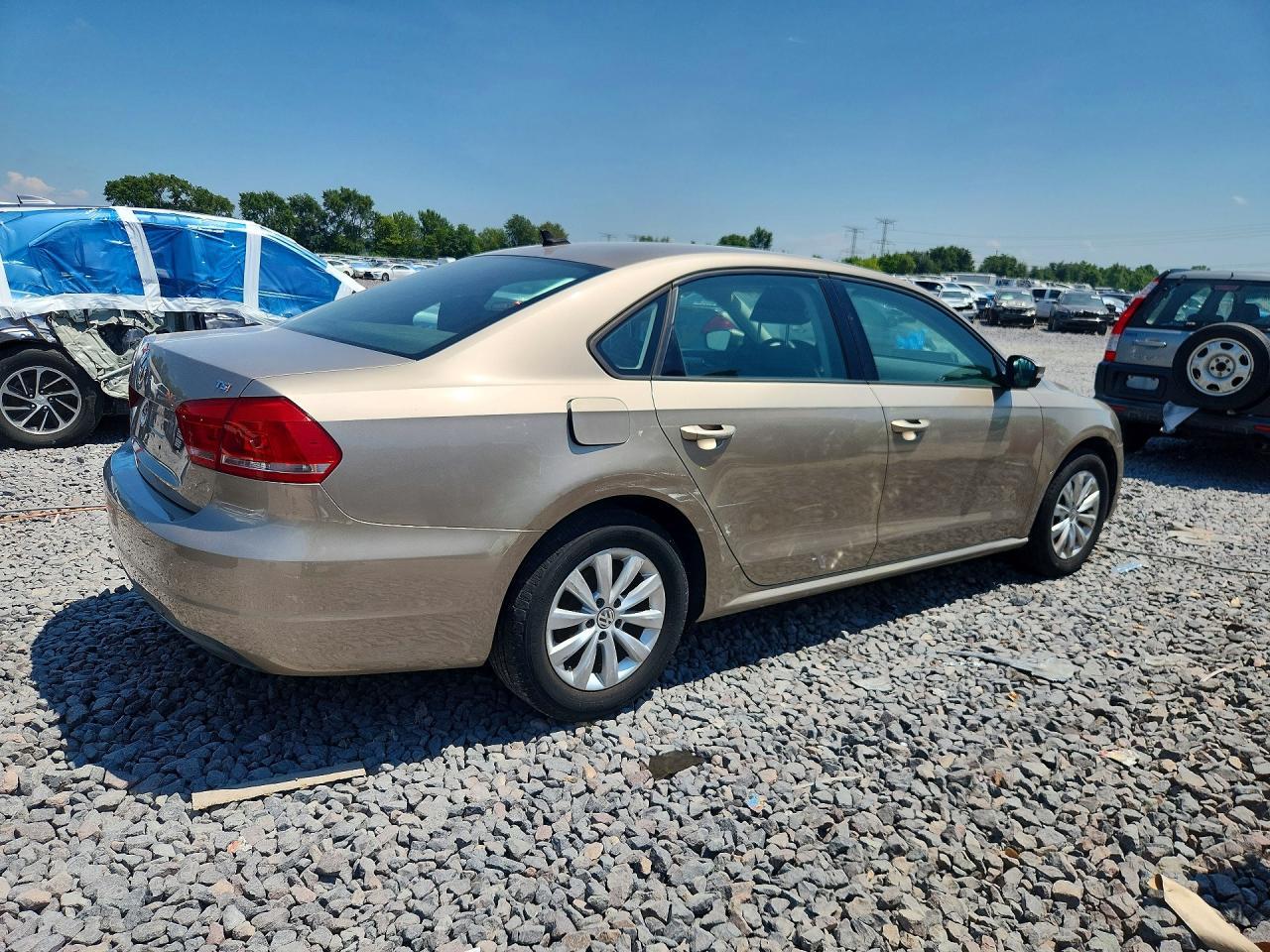 2015 Volkswagen Passat S - Фото 3