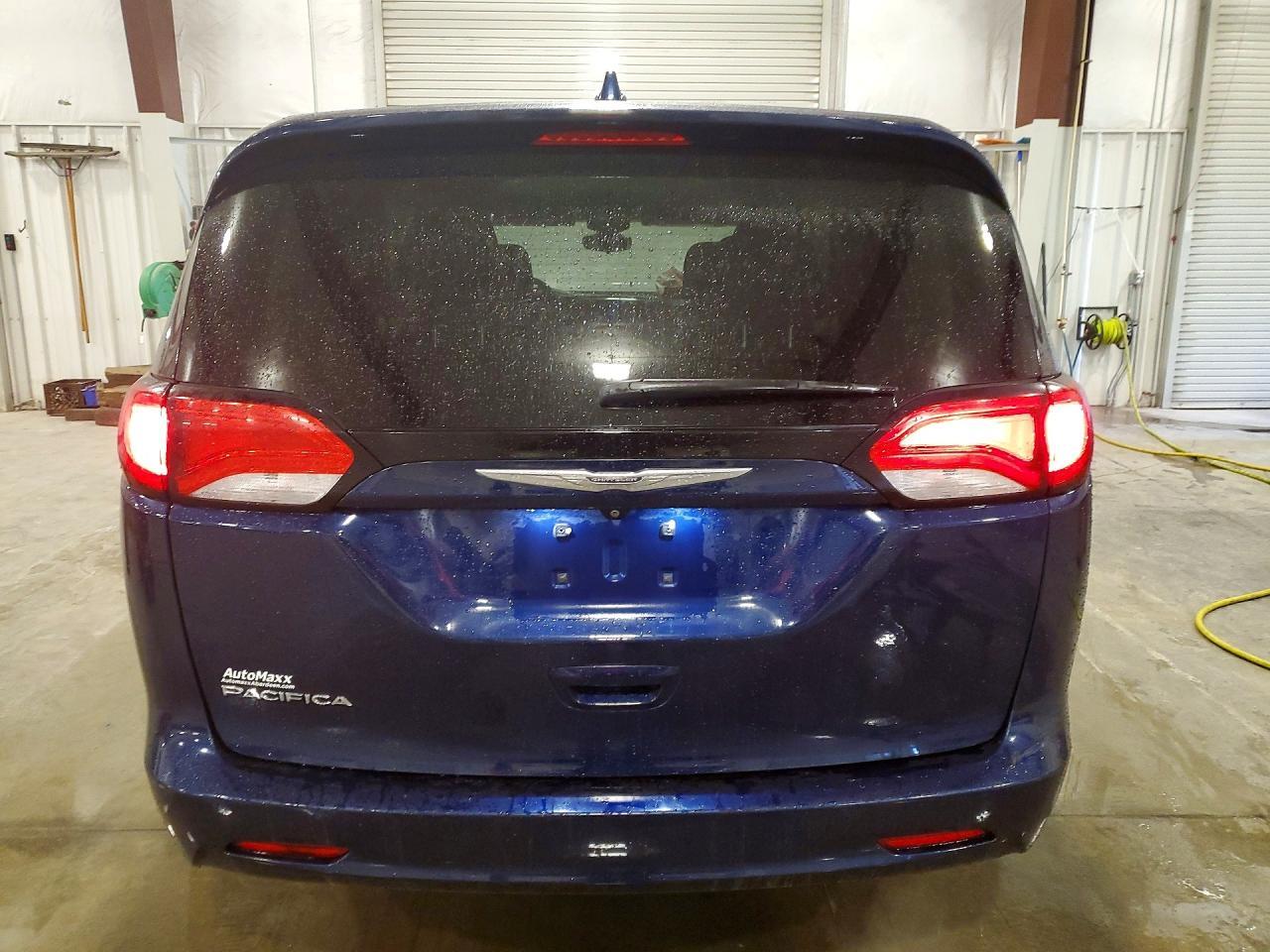 2017 Chrysler Pacifica Touring - Фото 6