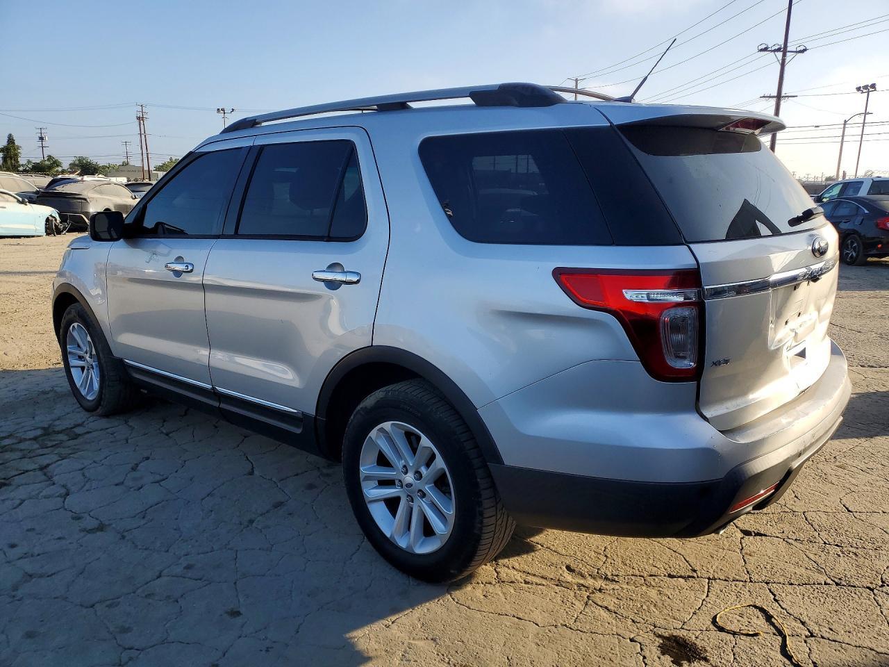 2014 Ford Explorer Xlt - Фото 2