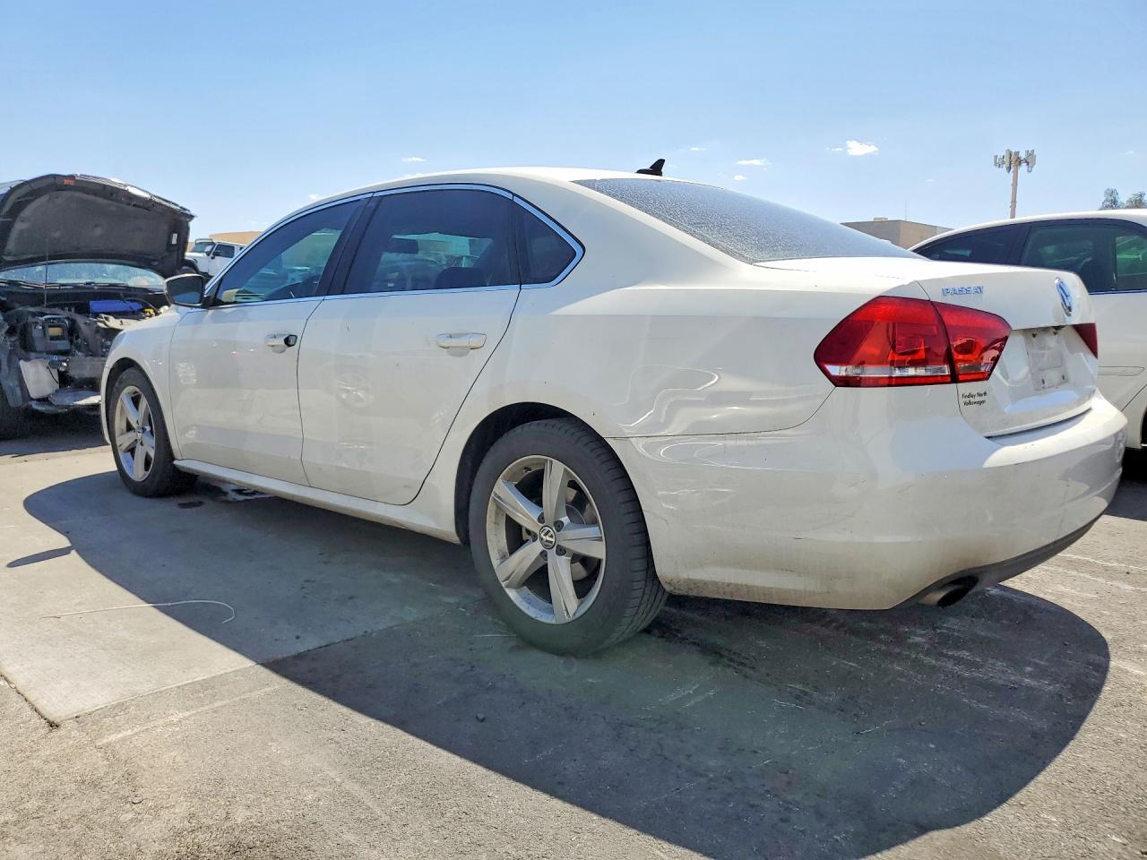 2015 Volkswagen Passat S - Фото 2