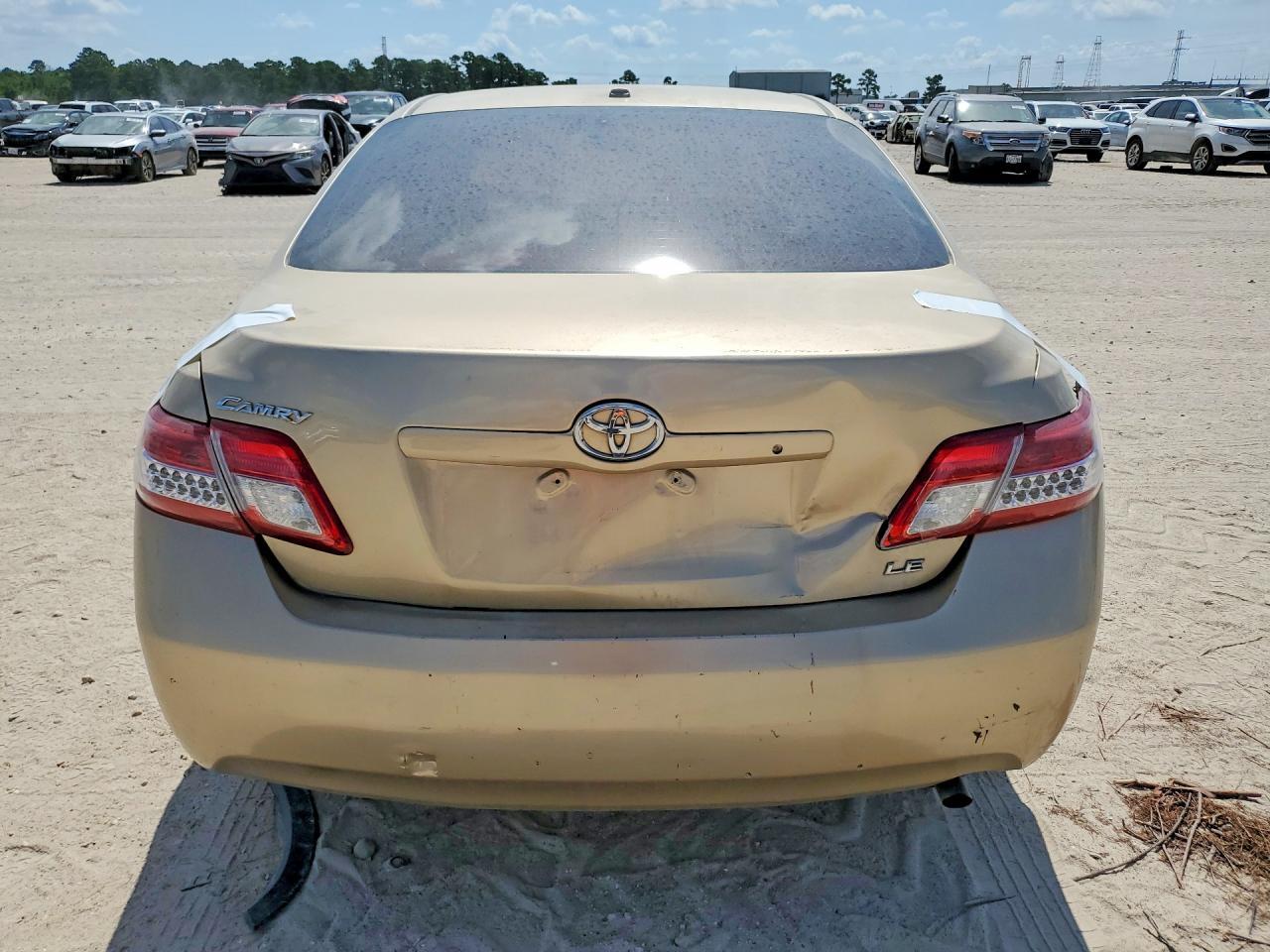 2011 Toyota Camry Le - Фото 6
