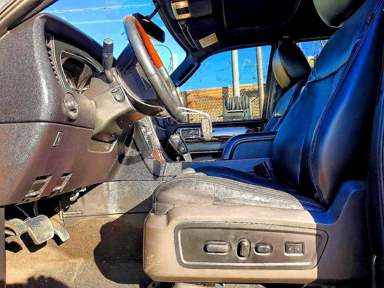 2015 Lincoln Navigator - Image 7