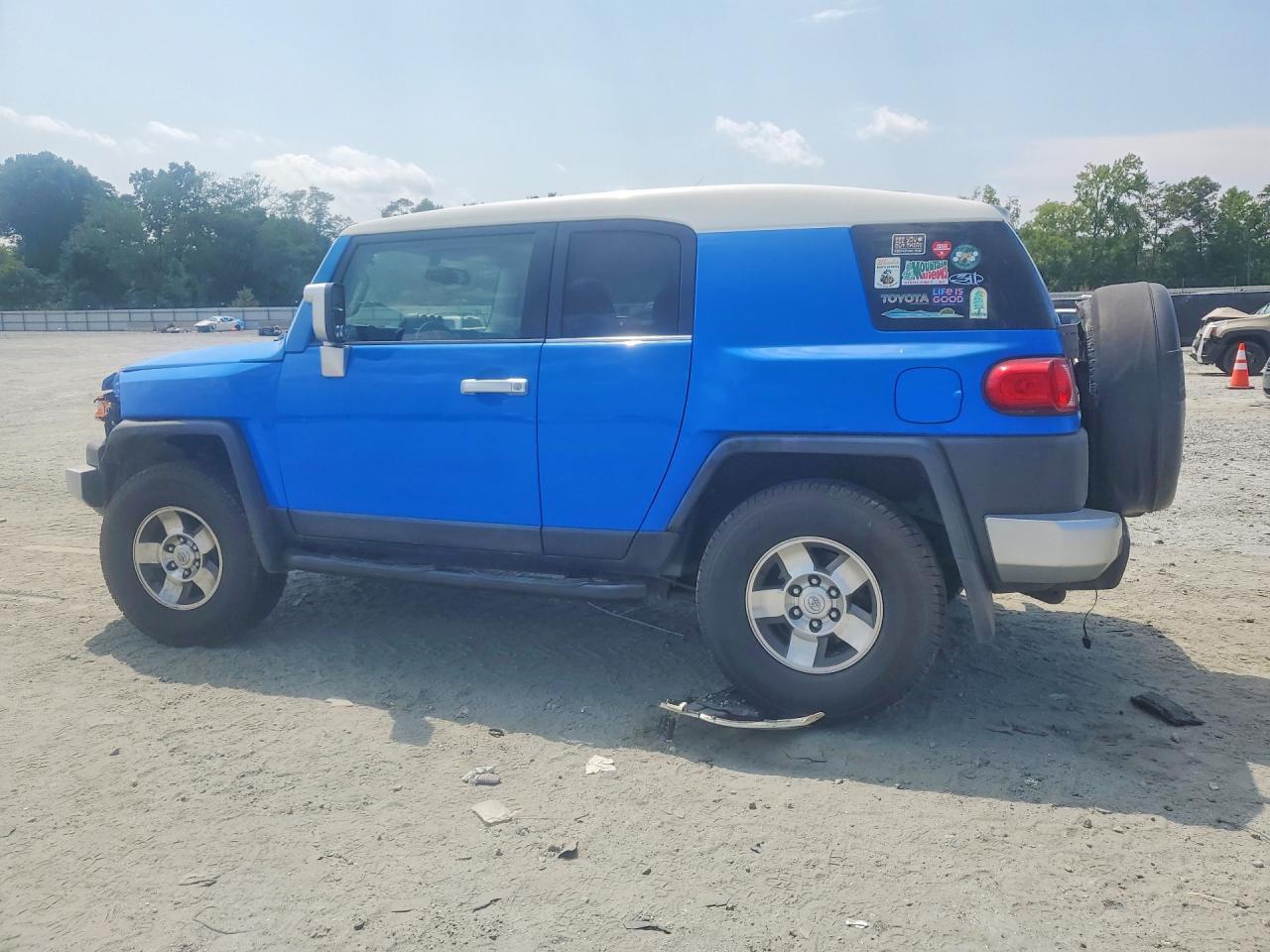 2009 Toyota Fj Cruiser Base - Image 2