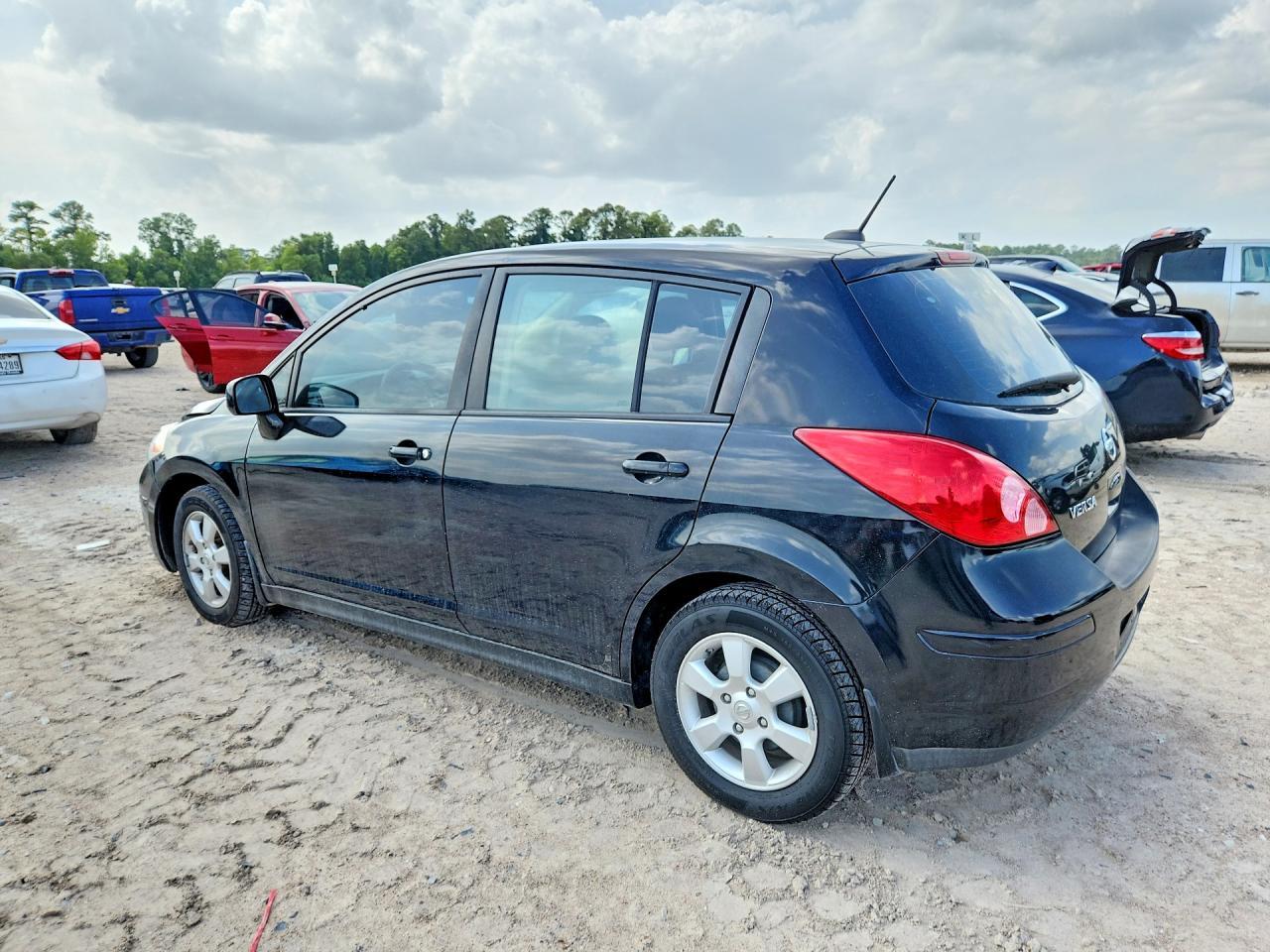 2007 Nissan Versa 1.8 S - Image 2