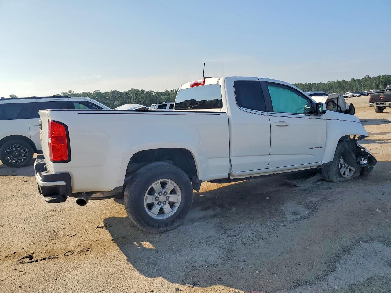 2016 Chevrolet Colorado - Image 3