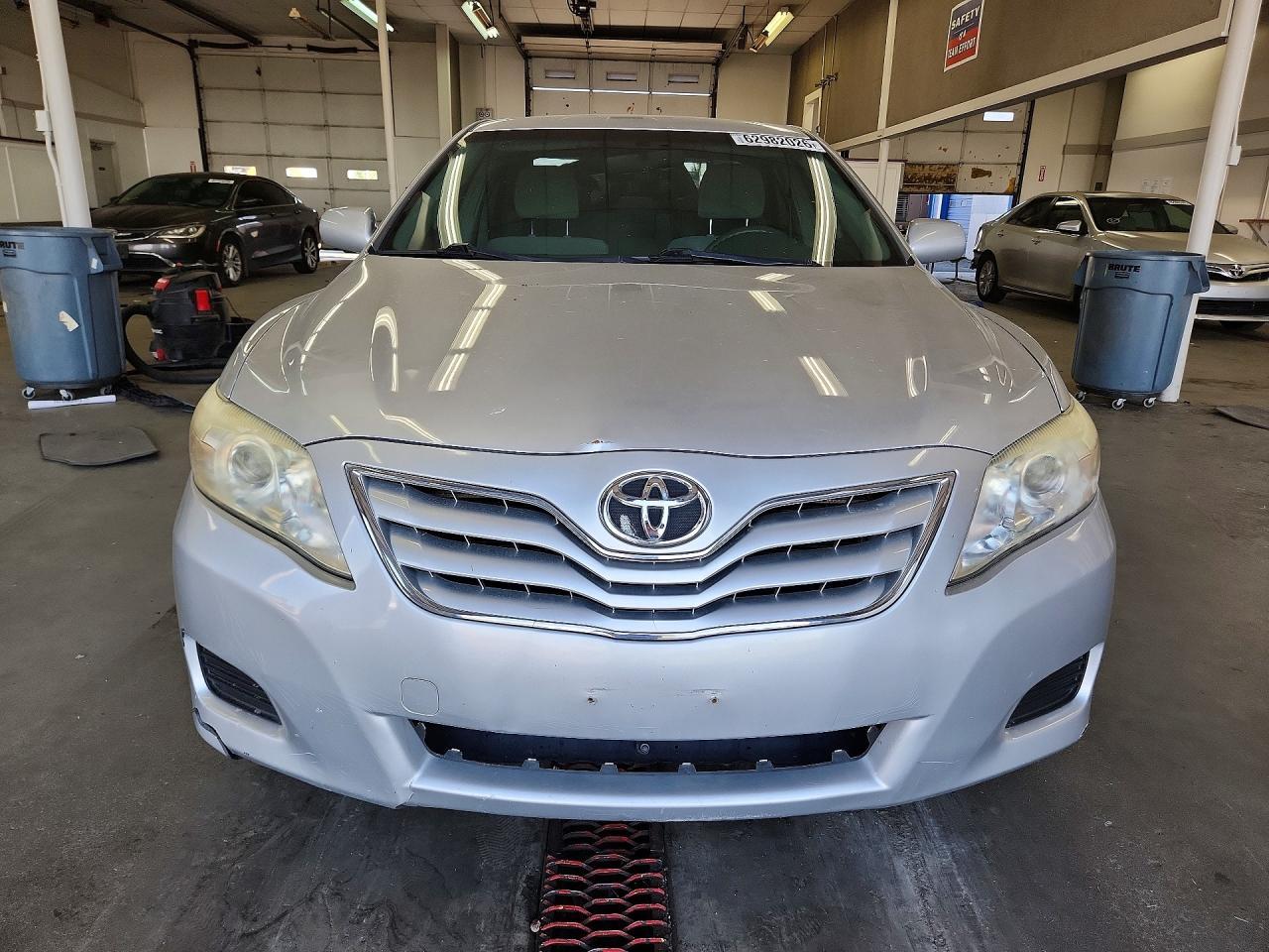 2011 Toyota Camry Le - Фото 5