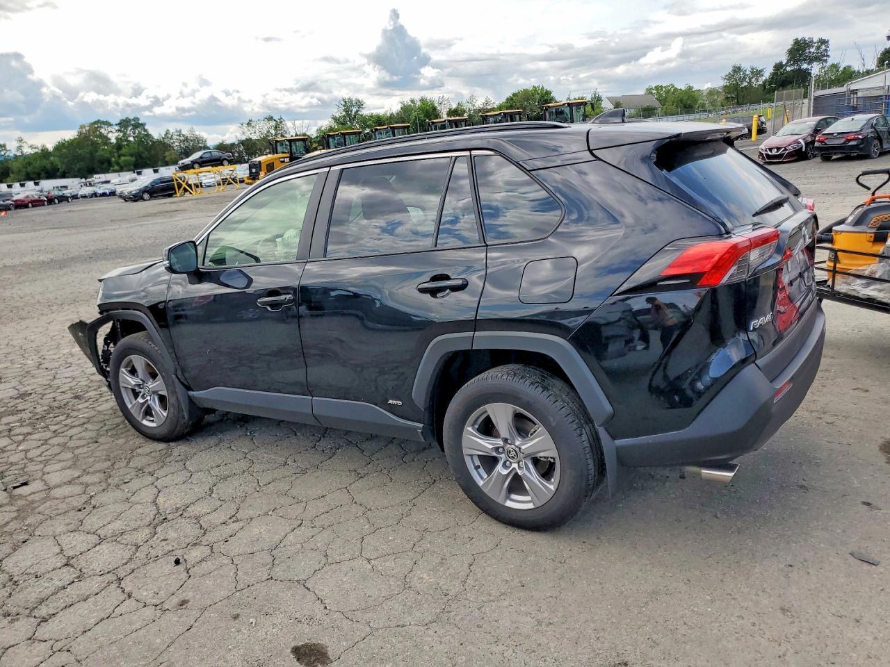 2025 Toyota Rav4 Xle - Image 2
