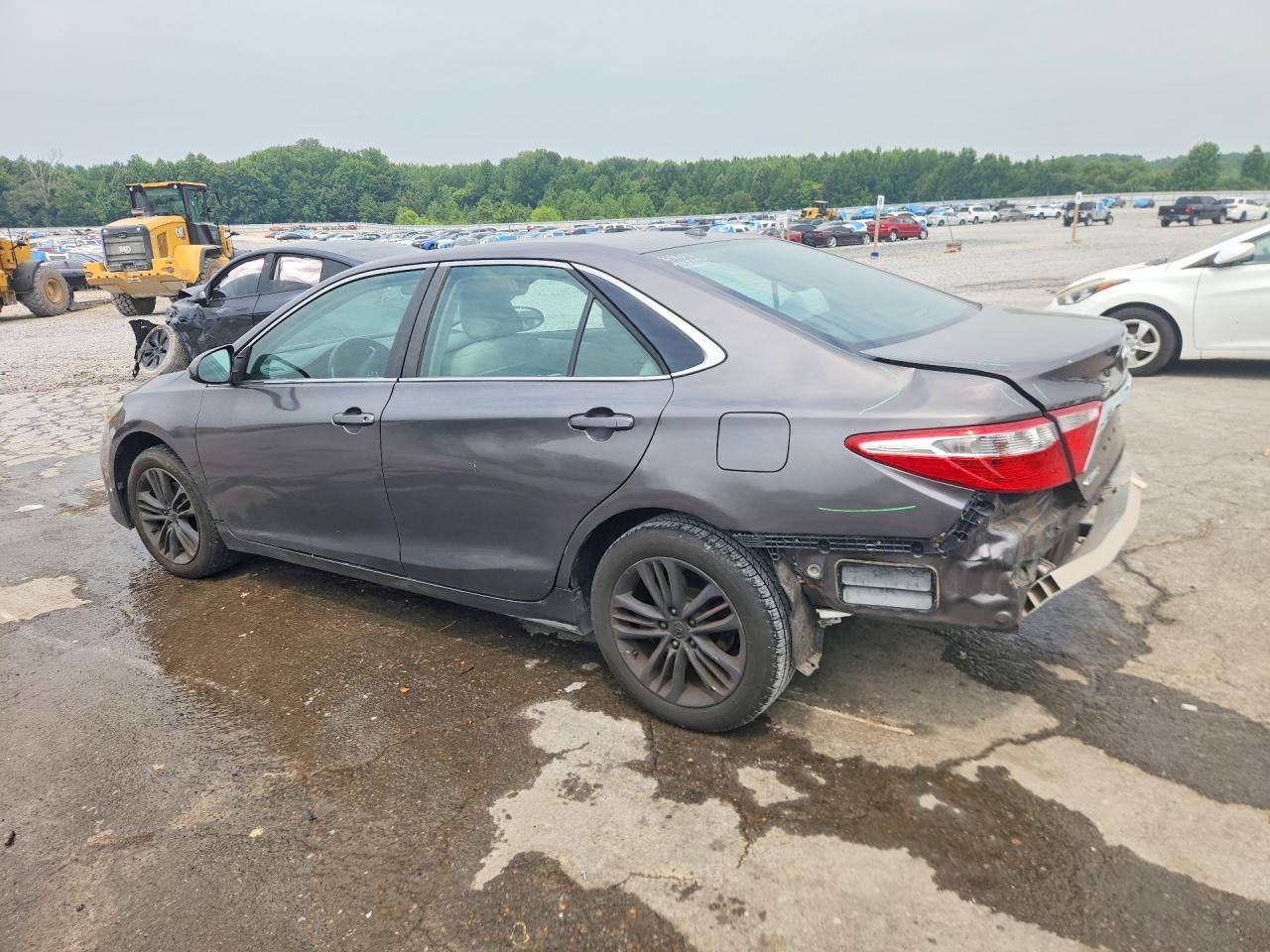2015 Toyota Camry Le - Фото 2