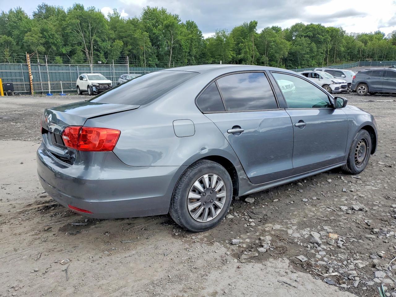 2014 Volkswagen Jetta Base - Image 3