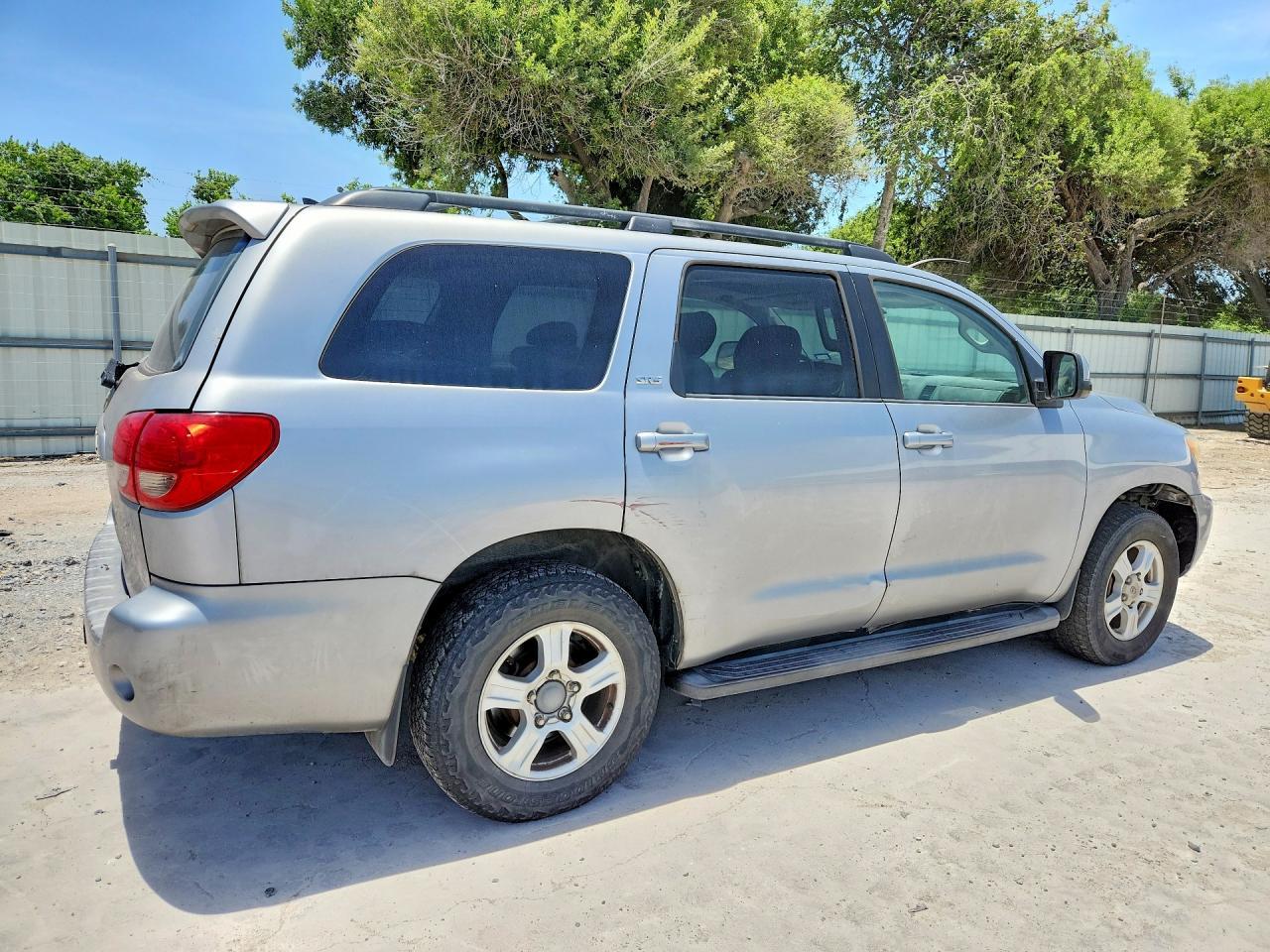 2012 Toyota Sequoia Sr5 - Фото 3