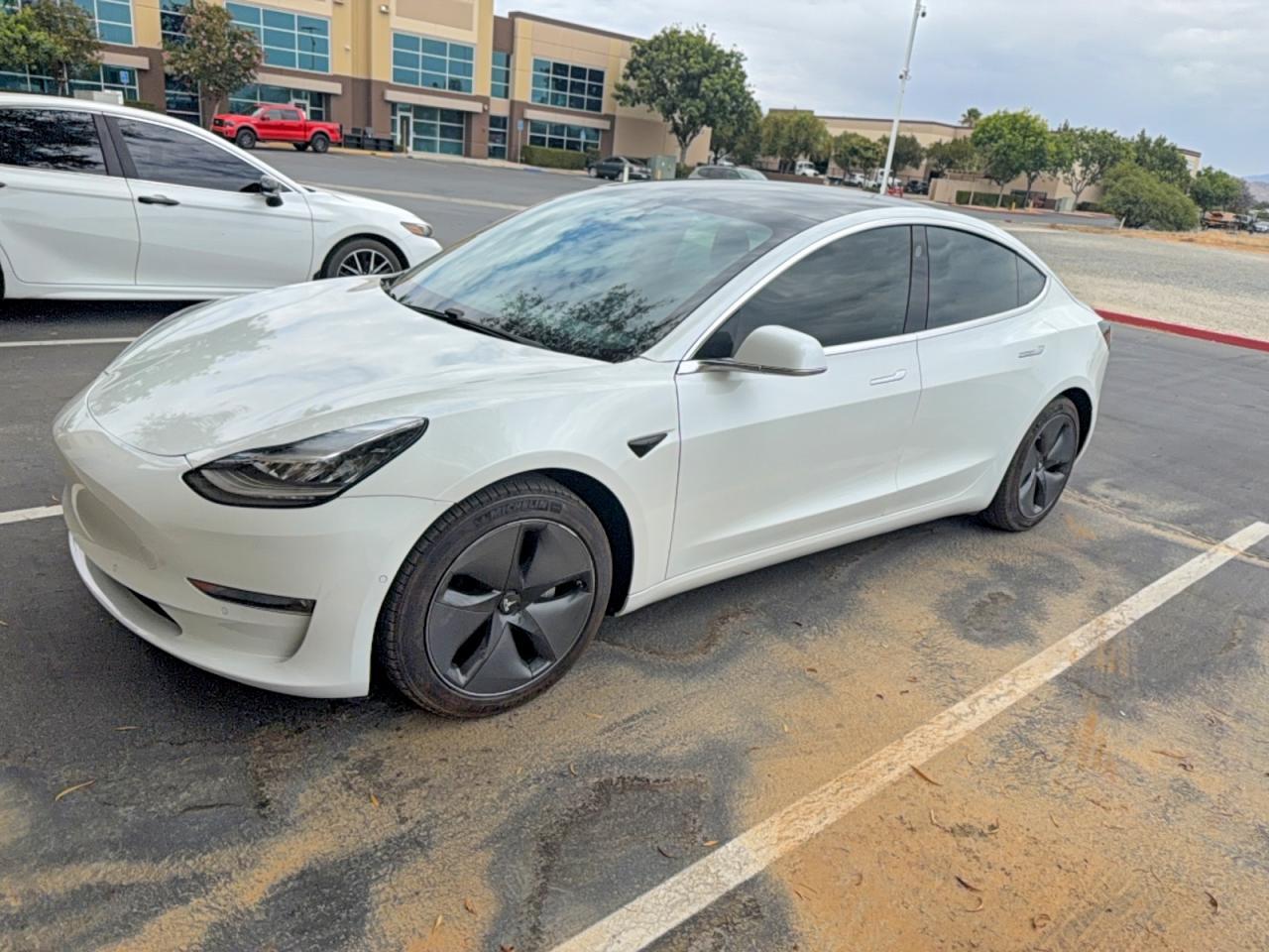 2020 Tesla Model 3 - Image 2
