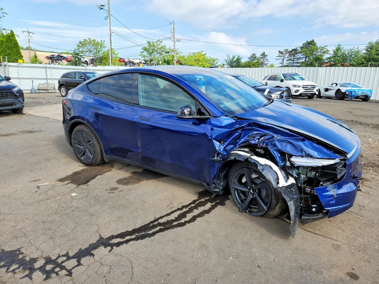 2026 Tesla Model Y - Фото 4